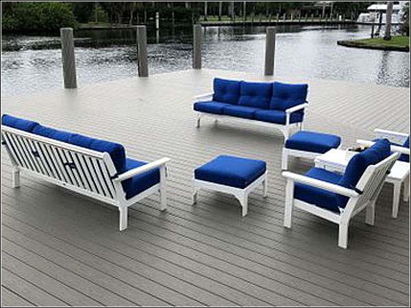 Custom deck by Morrison Contractors