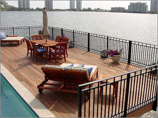 Custom deck by Morrison Contractors