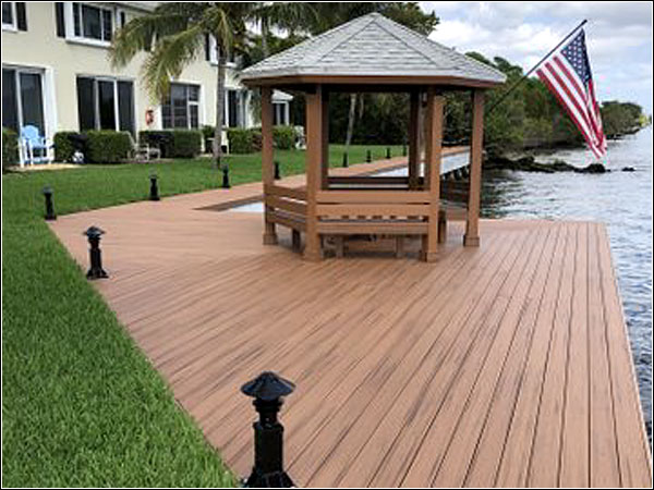 Custom deck by Morrison Contractors