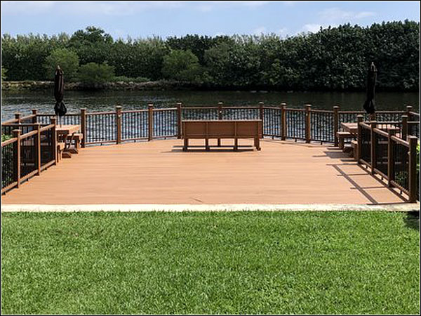 Custom deck by Morrison Contractors